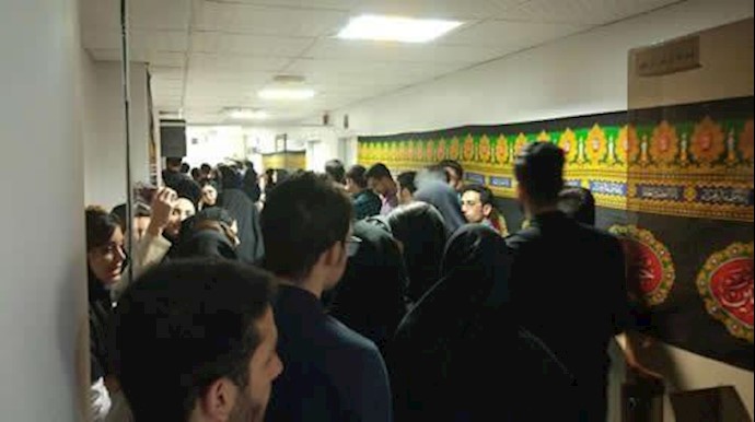 Iran, Ahvaz: Dental college students protest