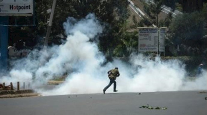 Kenya police fire tear gas to disperse election protesters