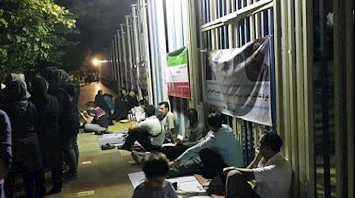 Iran, Tehran: plundered shareholders’ protest sit-in