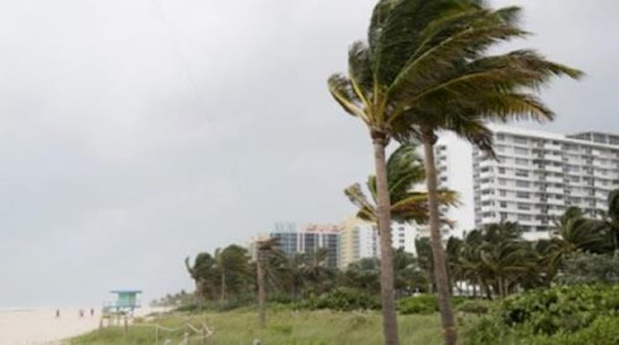 video : Irma pummels Cuba as Florida hunkers for a hit