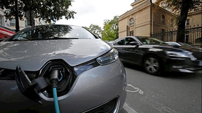 Energy firms battle startups to wire Europe’s highways for electric cars