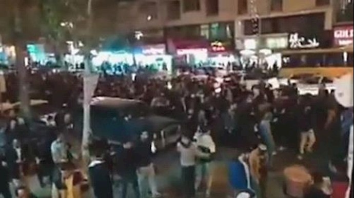Iran, Shiraz: Demonstrators on streets in thousands chant ‘time for the regime to step down’