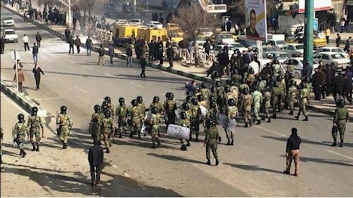  'Riot police in Kermanshah streets'