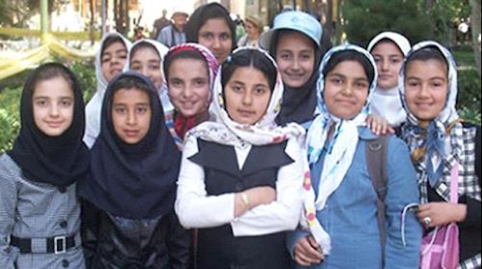 Iran bans English in primary schools after leader’s warning