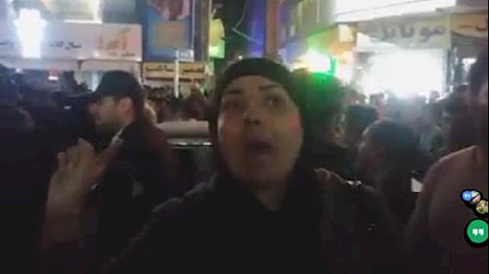 Iran, Quds city; A brave woman calls on the people to rise up against tyranny