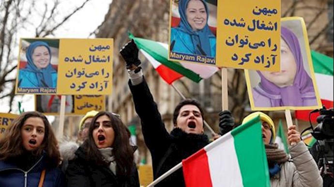  'People demonstrate in solidarity with anti-government protests in Iran near the Iranian embassy in Paris, France, Jan. 6, 2018'