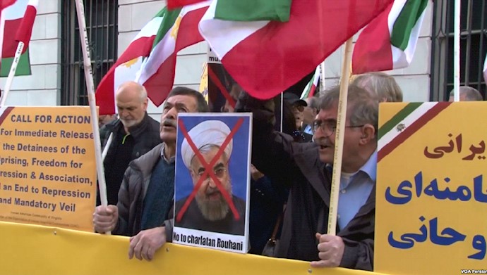  'Iranian American protesters chant "Death to Khamenei" and "Death to Rouhani" '