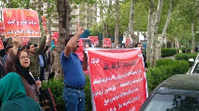 Iran: Demonstrations by looted investors in the city of Mashhad