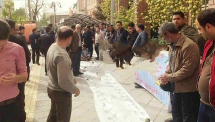  'Workers at Orumieh Steel Manufacturing Factory  spread a large empty table and staged a protest sit-in and rally'