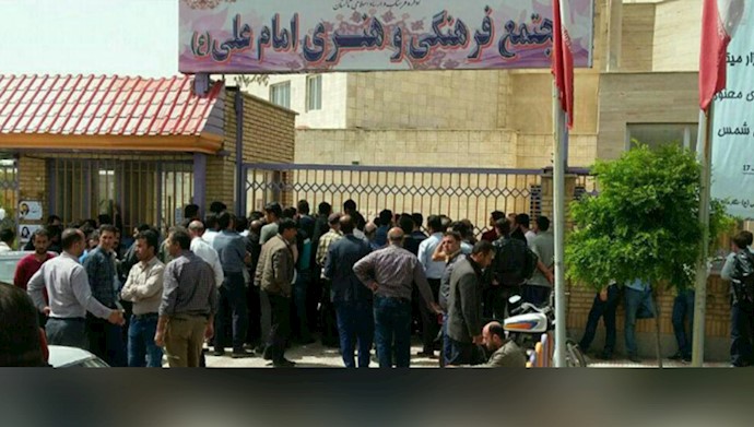 Iran: Workers launch protest in Takestan