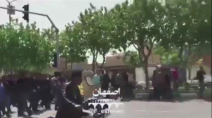 VIDEO: Iran, Isfahan demonstrators: Our enemy is right here, but they deceitfully say it is the US