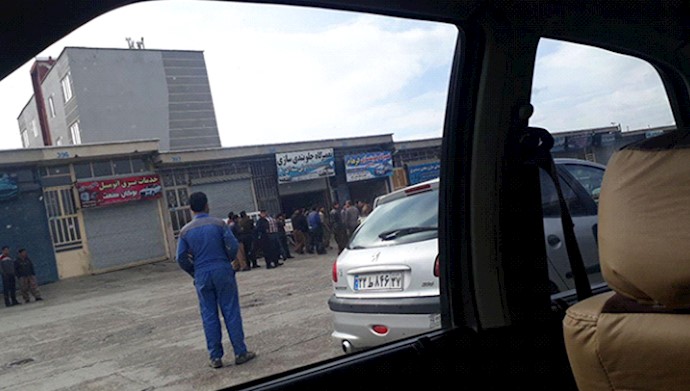  'Store owners in the city of Baneh continue their strike'