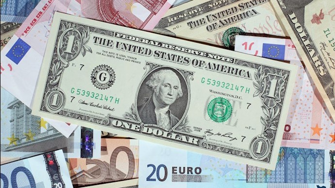 Iranian currency falls against the dollar