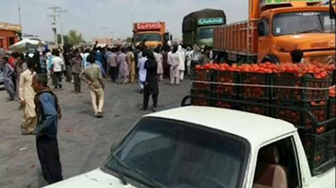 Iran: Protest and blocking the road by Jazmoorian farmers+VIDEO