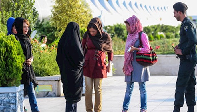  'Women with the so called 'improper vailing' would commit a crime according to the mullahs' regime'