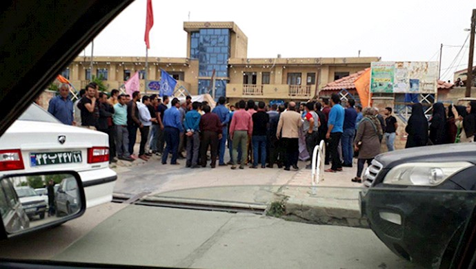 Iran: Shop Owners in Dehdasht Daily Bazar Gather in Protest