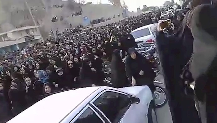  'A huge gathering of Kazerun people, a show of force and solidarity against the regime'