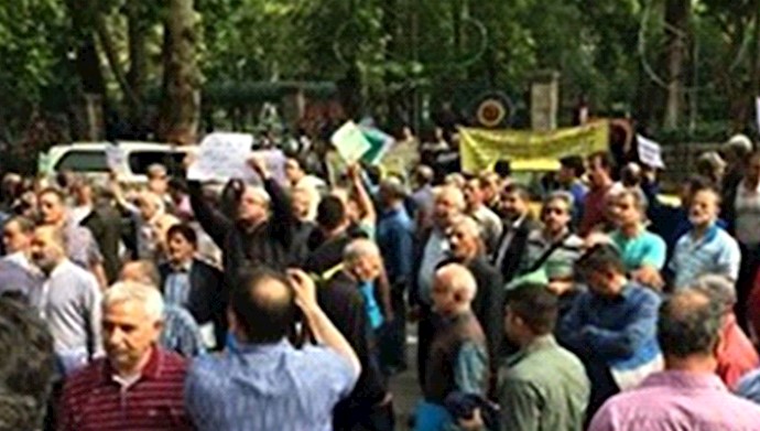 Iran: Tehran taxi drivers protest new traffic laws