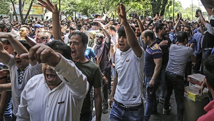 Iran Suppressive State Forces (SSF) attack protesting Bazaar merchants